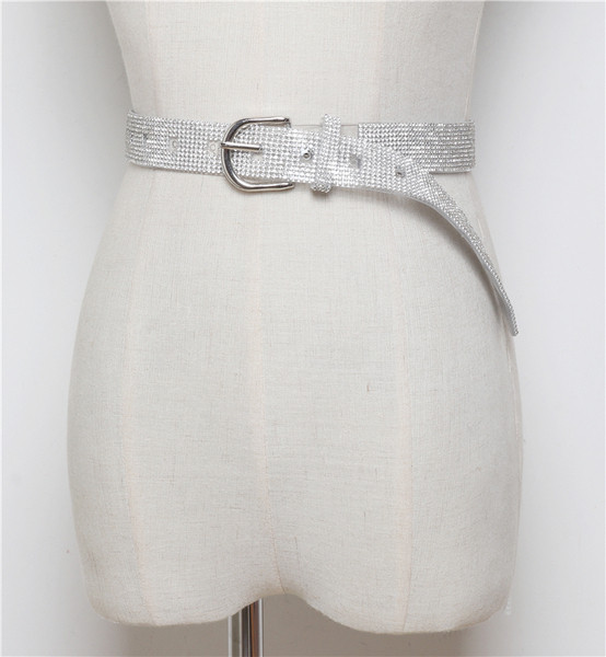 Σύγχρονη γυναικεία ζώνη σε μαύρο χρώμα και άσπρο με πέτρες