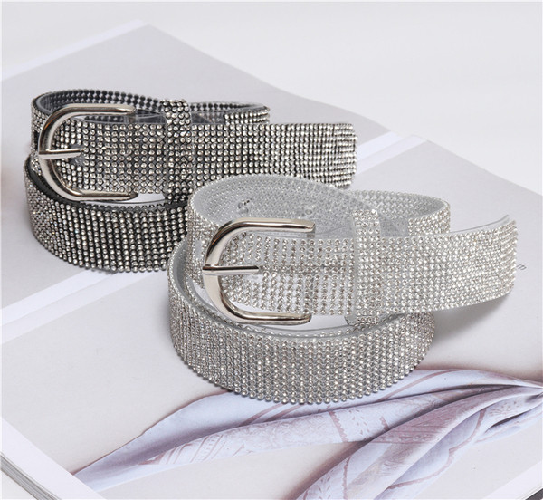 Σύγχρονη γυναικεία ζώνη σε μαύρο χρώμα και άσπρο με πέτρες