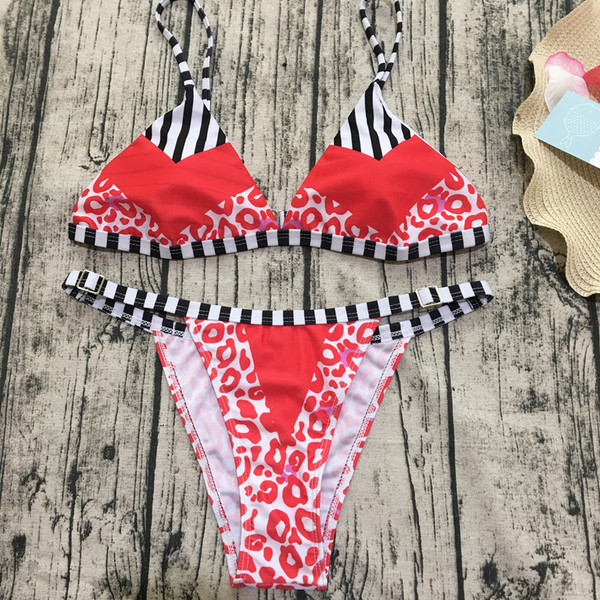 Costum de baie colorat de damă cu top triunghiular