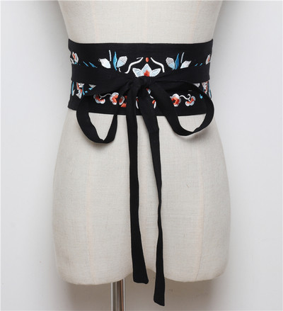 Széles női öv nyakkendőkkel és virágmotívumokkal több színben