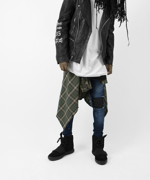 Modern férfi farmer, szakadt motívumokkal, három színben