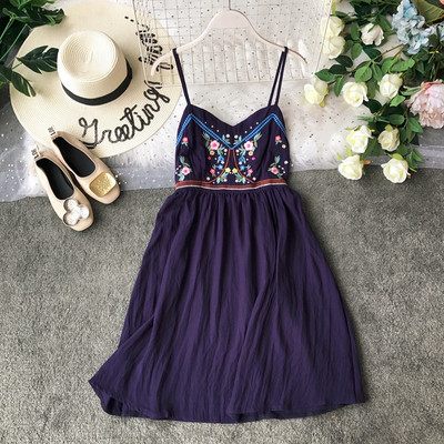 Modern női nyári ruha vékony pántokkal, több színben hímzéssel