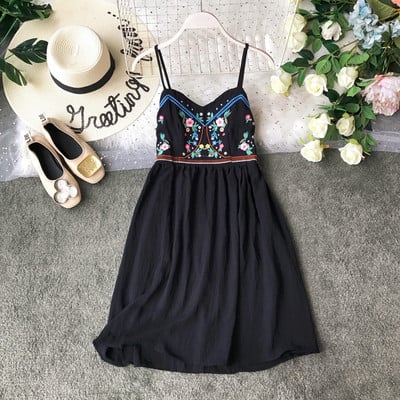 Modern női nyári ruha vékony pántokkal, több színben hímzéssel