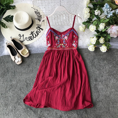 Modern női nyári ruha vékony pántokkal, több színben hímzéssel