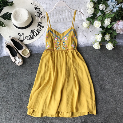 Modern női nyári ruha vékony pántokkal, több színben hímzéssel