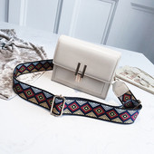 Eko bőrből készült stílusos női táska négy színben, hosszú színes fogantyúval