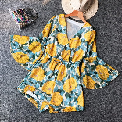 Stílusos női jumpsuit V-nyakkal és virágmintával több színben