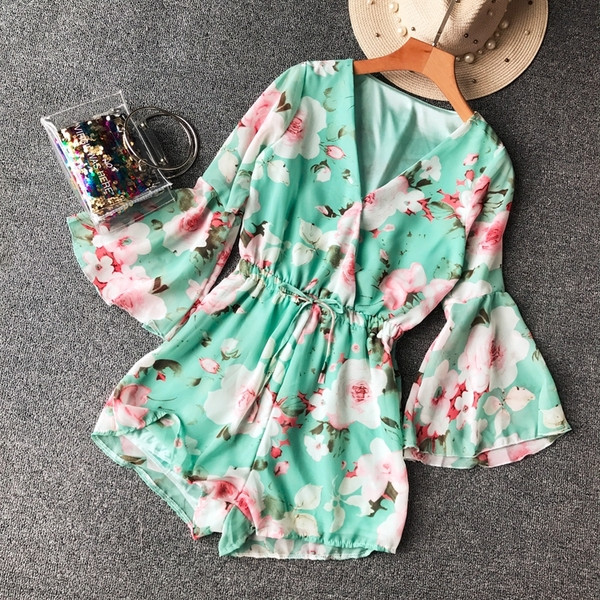 Stílusos női jumpsuit V-nyakkal és virágmintával több színben