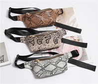 Aktuális női kereszttáska több színben mintával