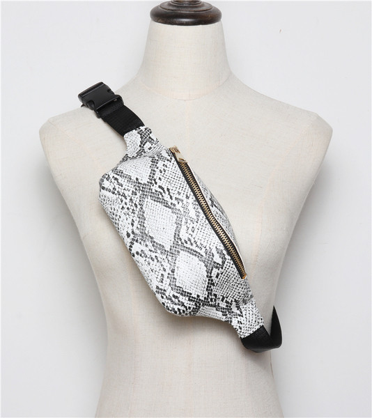 Aktuális női kereszttáska több színben mintával