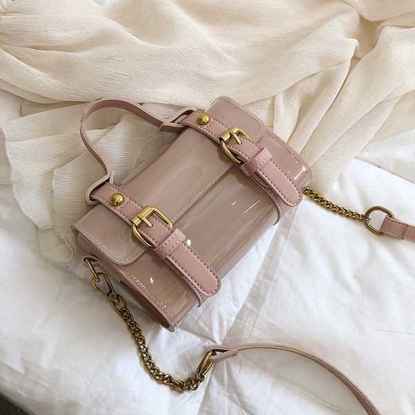 Stílusos női lakkbőr táska három színben, fém elemekkel, rövid és hosszú fogantyúval