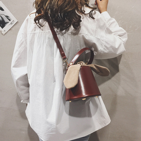 Modern női táska két színben, eco bőrből, rövid és hosszú füllel