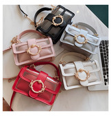 Stílusos női táska öt színben fém díszítéssel, rövid és hosszú füllel