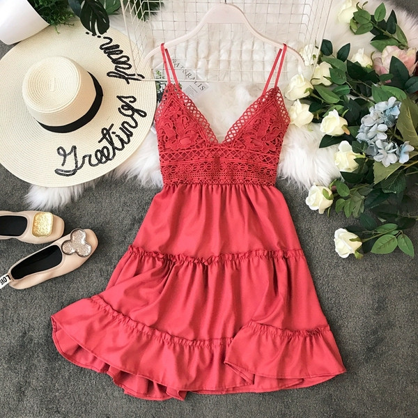 Női modern nyári ruha csipkével és vékony pántokkal több színben