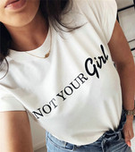 Modern női póló fehér, fekete és szürke felirattal