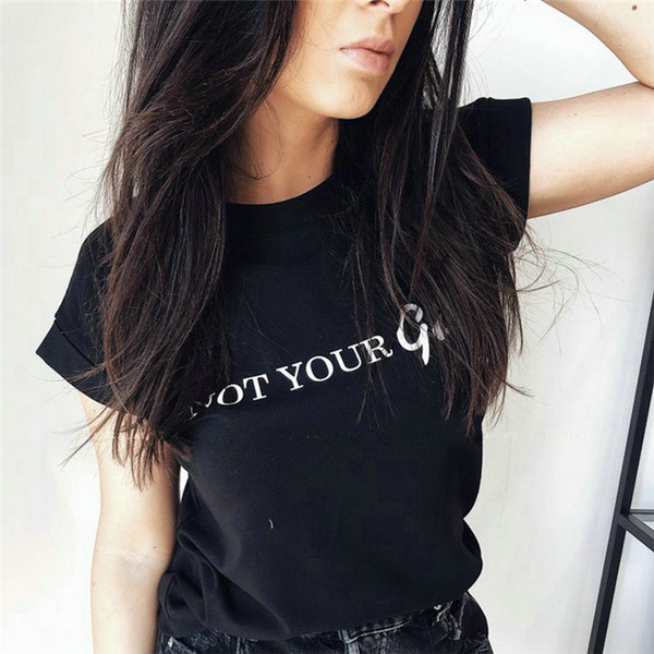 Modern női póló fehér, fekete és szürke felirattal