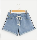 Modern női rövid farmer szegéllyel és fűzővel