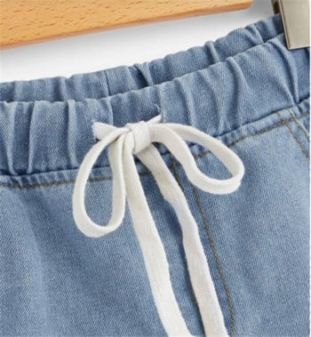 Μοντέρνα γυναικεία  short jeans με μπορντούρα και κορδόνια