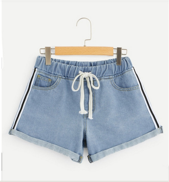 Modern női rövid farmer szegéllyel és fűzővel