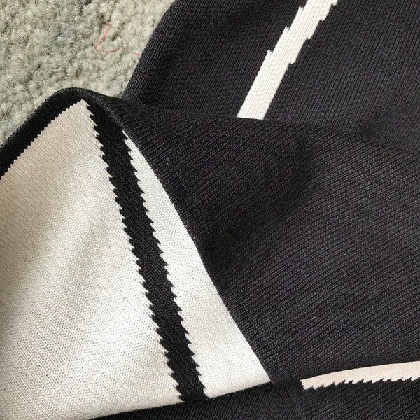 Női ruha Slim-modell fekete-fehér színben