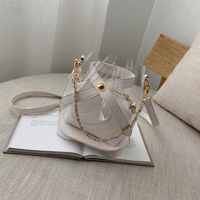 Κομψή γυναικεία τσάντα με διαφανές κάλυμμα σε τέσσερα χρώματα με μεταλλική αλυσίδα