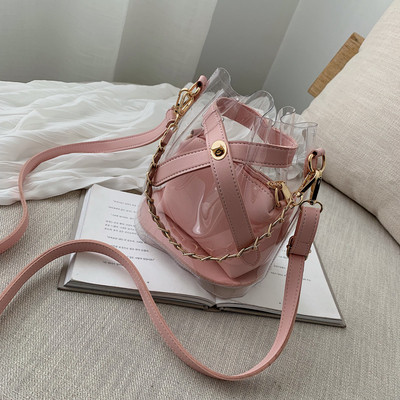 Κομψή γυναικεία τσάντα με διαφανές κάλυμμα σε τέσσερα χρώματα με μεταλλική αλυσίδα