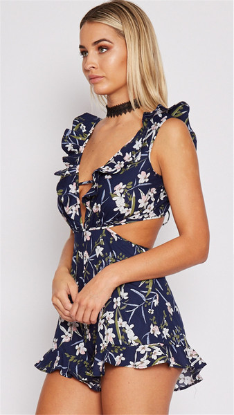 Modern női overall mély nyakkivágással és virágmotívumokkal