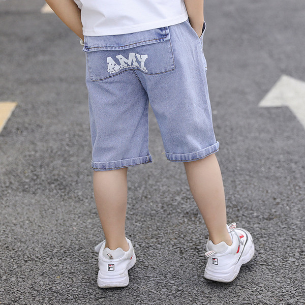 Modern, zsebes gyerek rövidnadrág fiúknak