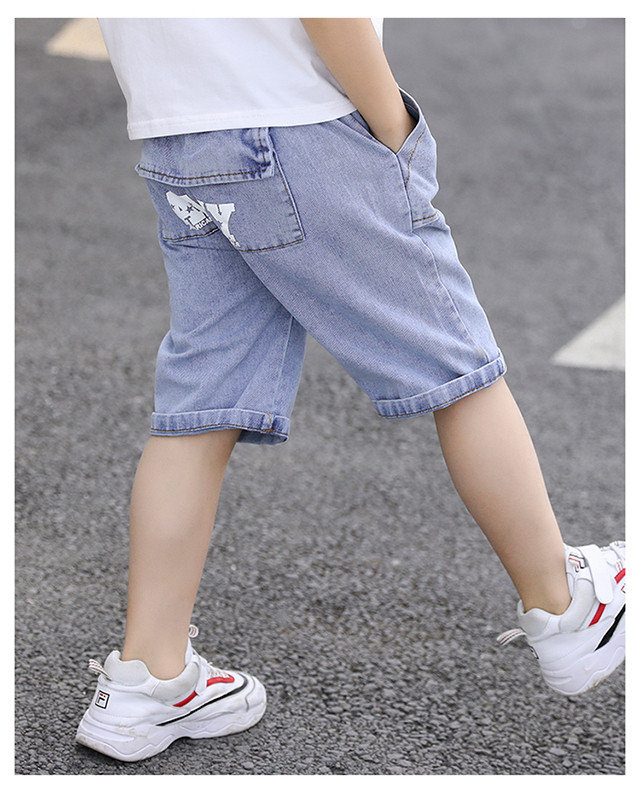 Modern, zsebes gyerek rövidnadrág fiúknak