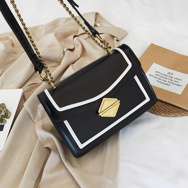 Stílusos női táska három színben fém csattal és hosszú fém fogantyúval