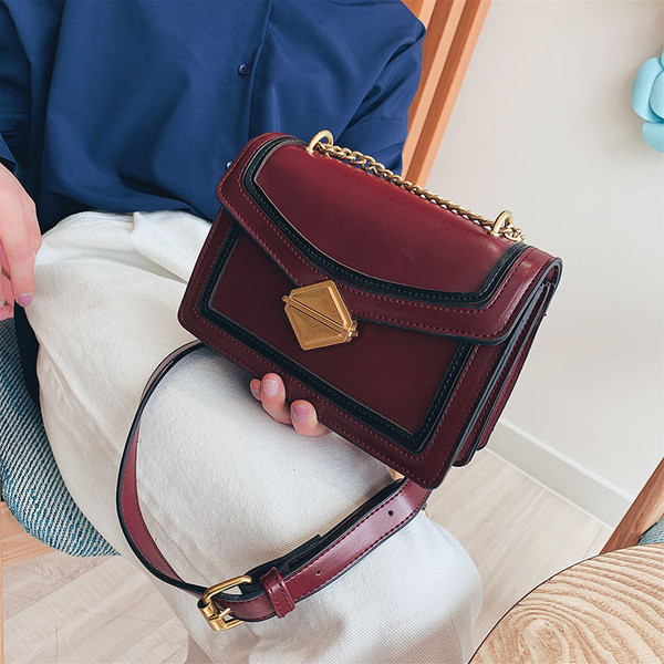 Stílusos női táska három színben fém csattal és hosszú fém fogantyúval