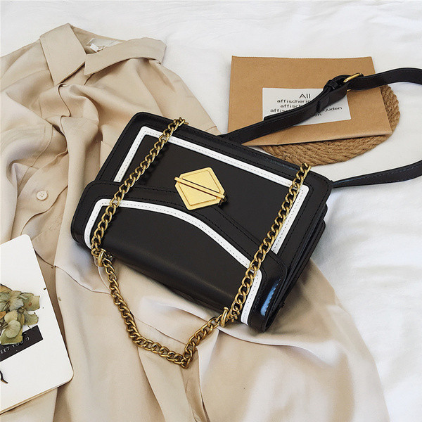 Stílusos női táska három színben fém csattal és hosszú fém fogantyúval