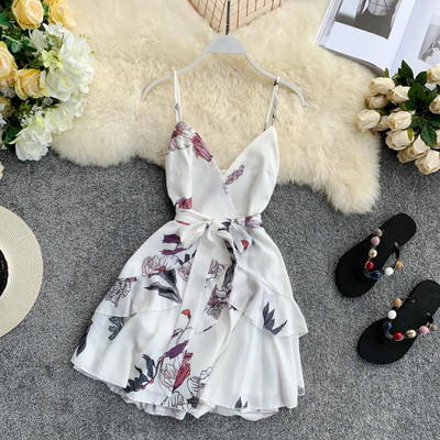 Rochie elegantă de damă, cu decolteu adânc și bretele subțiri