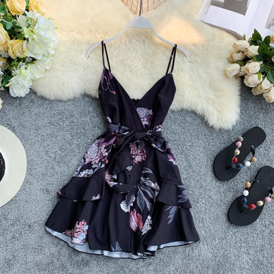 Rochie elegantă de damă, cu decolteu adânc și bretele subțiri