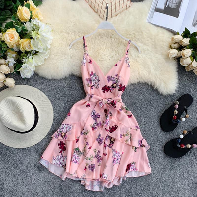 Rochie elegantă de damă, cu decolteu adânc și bretele subțiri