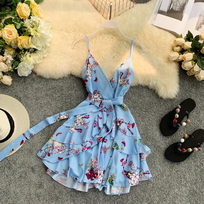 Rochie elegantă de damă, cu decolteu adânc și bretele subțiri