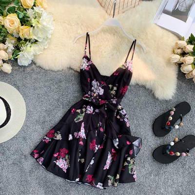 Rochie elegantă de damă, cu decolteu adânc și bretele subțiri