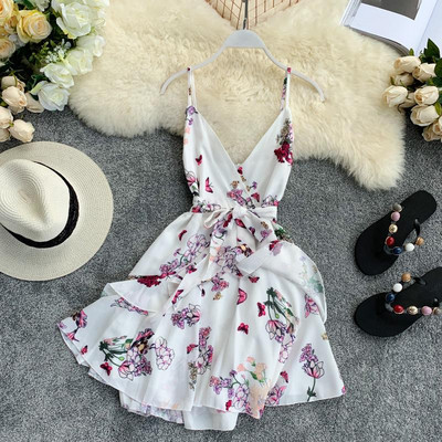 Rochie elegantă de damă, cu decolteu adânc și bretele subțiri