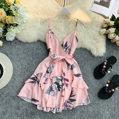 Rochie elegantă de damă, cu decolteu adânc și bretele subțiri