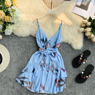 Rochie elegantă de damă, cu decolteu adânc și bretele subțiri