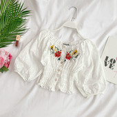 Modern női blúz 3/4-es ujjal és több színben hímzéssel