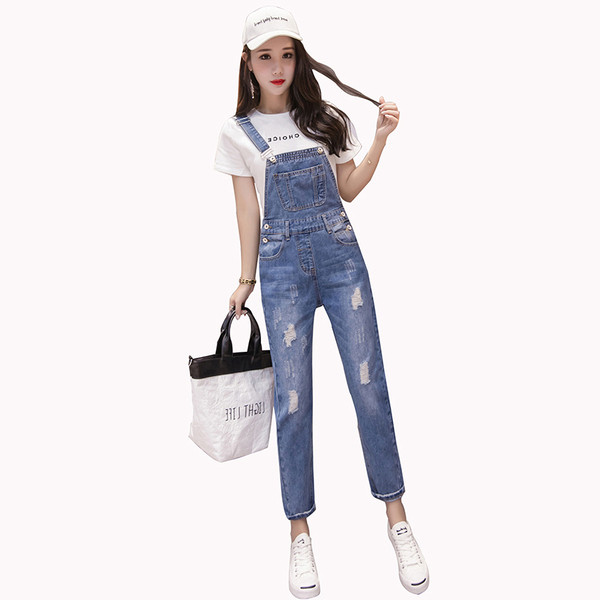 Modern női farmer overál szakadt motívumokkal