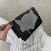 Μοντέρνα γυναικεία τσάντα σε δύο χρώματα με διακοσμητικές πέτρες και μια μεγάλη μεταλλική λαβή δύο μεγέθη