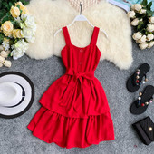 Modern női ruha vastag pántokkal és gombokkal több színben