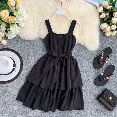 Modern női ruha vastag pántokkal és gombokkal több színben