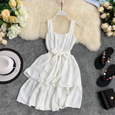 Modern női ruha vastag pántokkal és gombokkal több színben