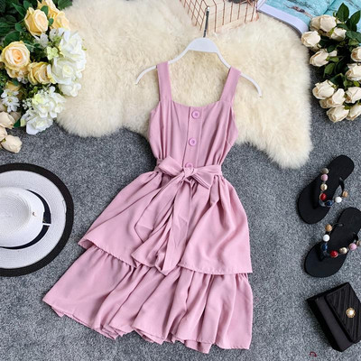 Modern női ruha vastag pántokkal és gombokkal több színben