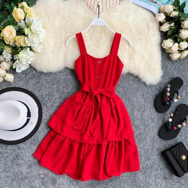 Modern női ruha vastag pántokkal és gombokkal több színben