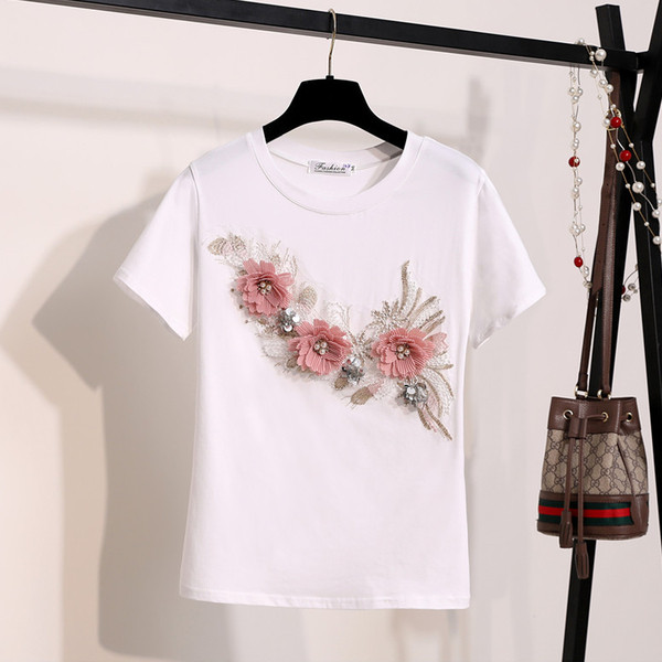 Μοντέρνο γυναικείο σύνολο - φούστα και μπλουζάκι