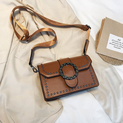 Eko bőrből készült stílusos női táska négy színben fém díszítéssel és hosszú füllel